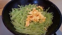 爽脆莴笋丝炒蛋