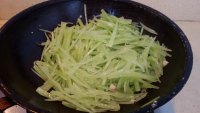 爽脆莴笋丝炒蛋