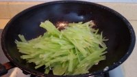 爽脆莴笋丝炒蛋
