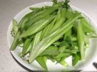 广味香肠炒芹菜