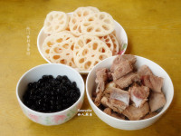 黑豆莲藕排骨汤