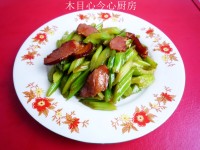 腊肉炒芹菜