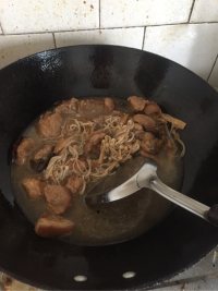 金针菇回锅肉