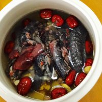 炖乌鸡