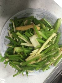 鱼豆腐炒芹菜