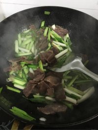 大蒜炒牛肉