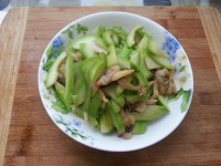 西葫芦炒蚬肉