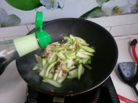 西葫芦炒蚬肉