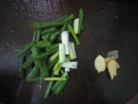 双椒炒茶树菇