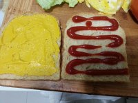 鸡蛋西红柿三明治