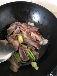 西芹腊肉