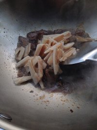 莲菜回锅肉