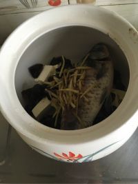 砂锅鲫鱼炖豆腐