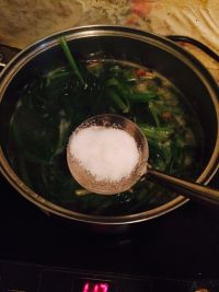 猪肝菠菜粉丝汤