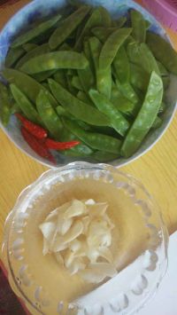 荷兰豆炒百合