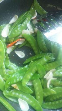 荷兰豆炒百合
