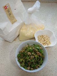 芹菜肉末莜面饼