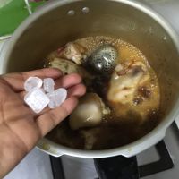 五香卤猪蹄