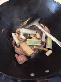 土豆炖鸡腿