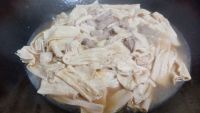 烧烤汁瘦肉焖支竹