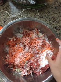 炸猪肉丸子