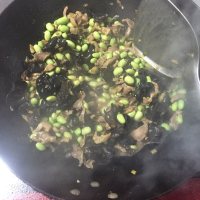 泡椒毛豆炒鸡杂