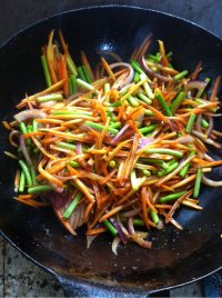 蔬菜炒饼条