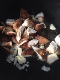 香菇豆皮炒甘蓝