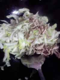 白菜帮蘑菇炒肉丝