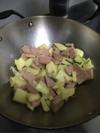 午餐肉烧土豆