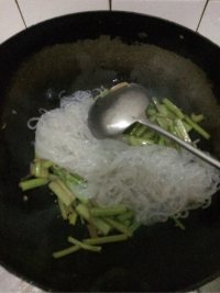 芹菜炒粉丝