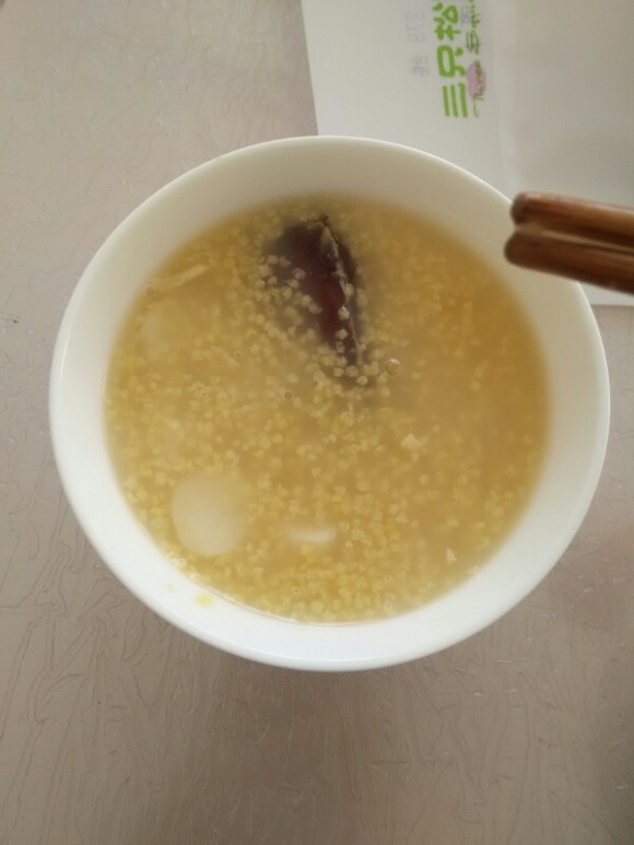 小米红枣山药葡萄干粥