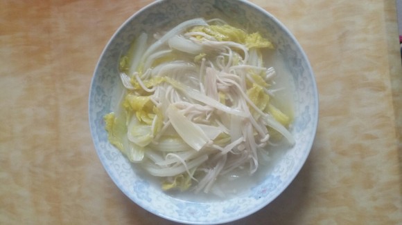 蚊蛤金针菇白菜奶汤