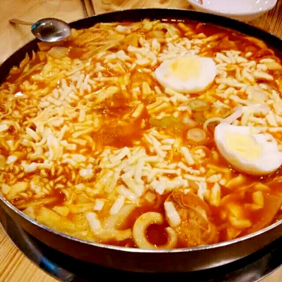 韩国海鲜年糕火锅