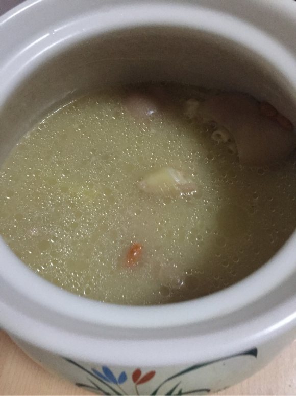黄豆猪蹄汤