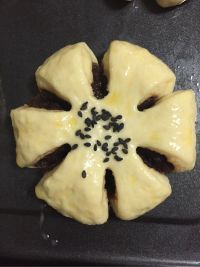 花朵豆沙面包