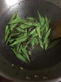 香菇酱炒扁豆