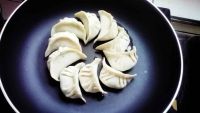 生煎韭菜饺子
