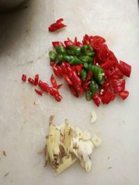尖椒红烧鱼