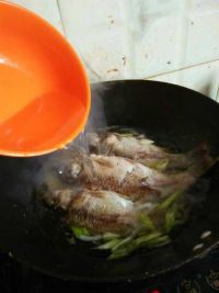 鲫鱼豆腐汤