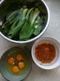 鸡蛋青菜炒意面