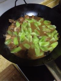 青笋红烧猪尾巴