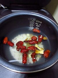 红枣薏米桂圆粥