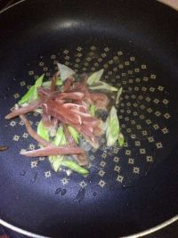 蒜苔炒肉丝