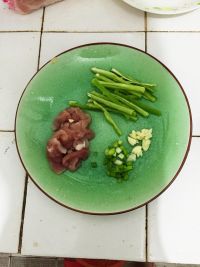 肉丝炒豆腐皮