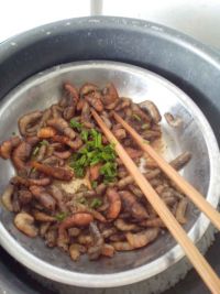 辣椒酱炖干虾子