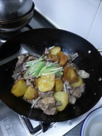 羊排烧土豆