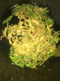 菠菜粉条炒挂面