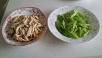 胡萝卜西芹炒杏鲍菇
