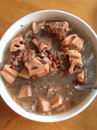 猪尾骨饭豆莲藕汤